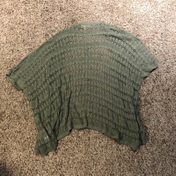 *SOLD* Crochet Green Short Sleeve Cardigan - Picture 5 of 5
